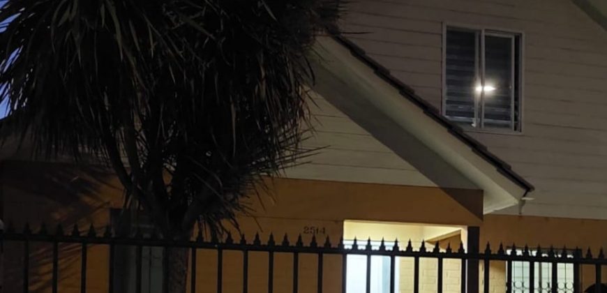 Gran Casa en Avenida Larapinta Poniente.
