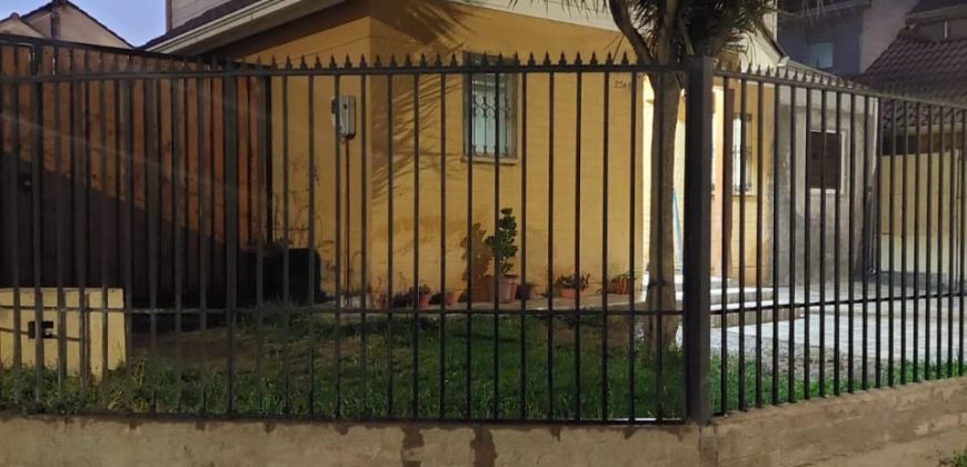 Gran Casa en Avenida Larapinta Poniente.