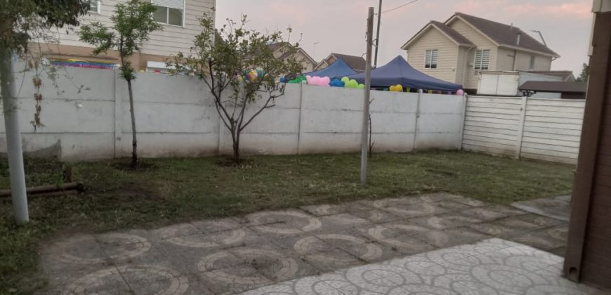 Hermosa casa aislada ubicada en Microbarrio Los Copihues, Larapinta