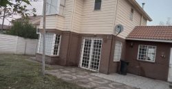 Hermosa casa aislada ubicada en Microbarrio Los Copihues, Larapinta