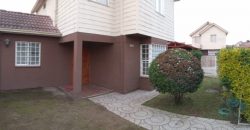 Hermosa casa aislada ubicada en Microbarrio Los Copihues, Larapinta