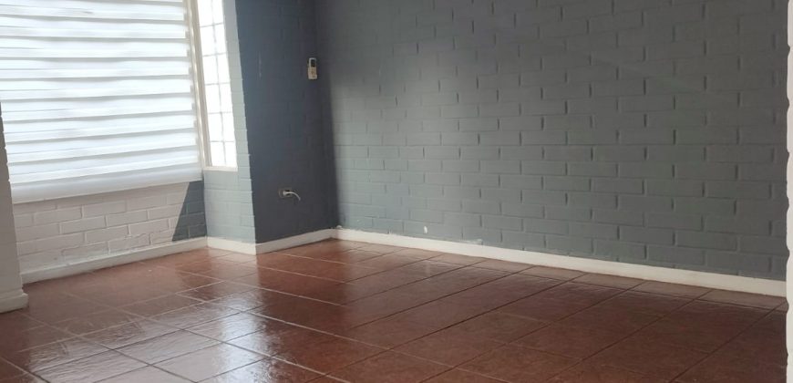 Hermosa casa aislada ubicada en Microbarrio Los Copihues, Larapinta