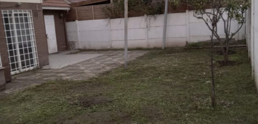 Hermosa casa aislada ubicada en Microbarrio Los Copihues, Larapinta