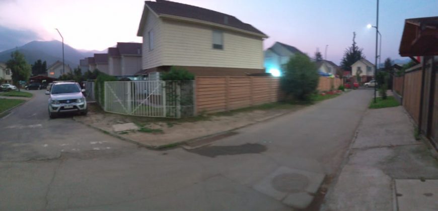 Hermosa casa aislada ubicada en Microbarrio Los Copihues, Larapinta