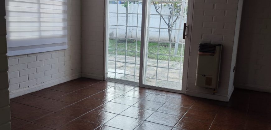 Hermosa casa aislada ubicada en Microbarrio Los Copihues, Larapinta