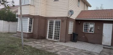 Hermosa casa aislada ubicada en Microbarrio Los Copihues, Larapinta