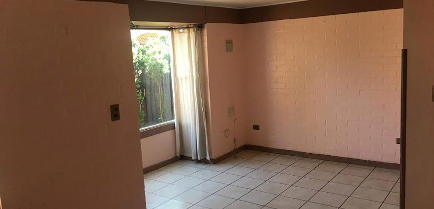 VENTA CASA 1 PISO AISLADA PASAJE LAS LILAS 2ª ETAPA LARAPINTA