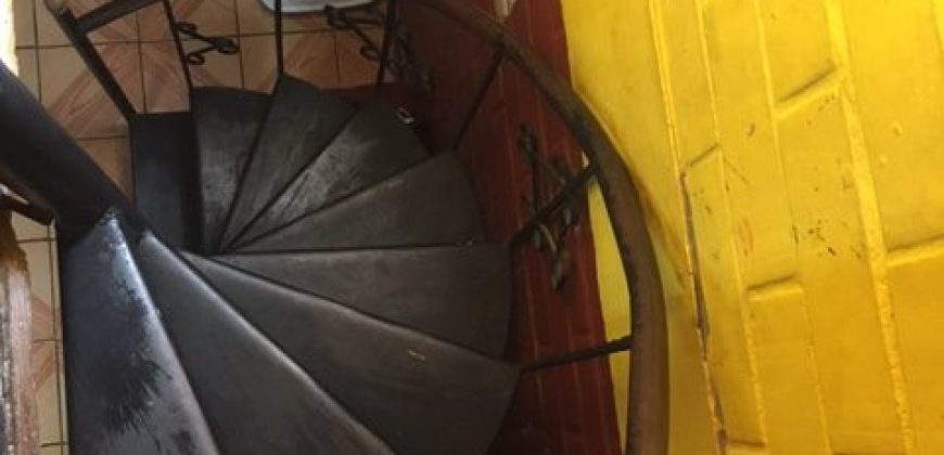 Venta de Amplia  Propiedad en Pasaje Directora María Mella Lampa.