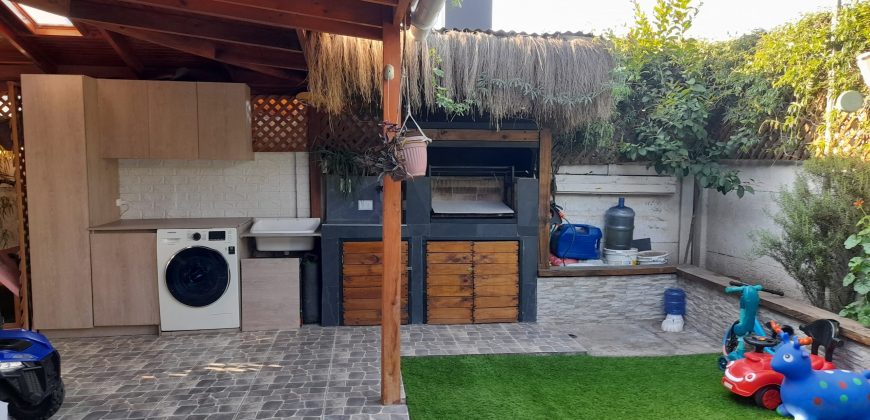 Bella casa en Condominio Las Pataguas Larapinta