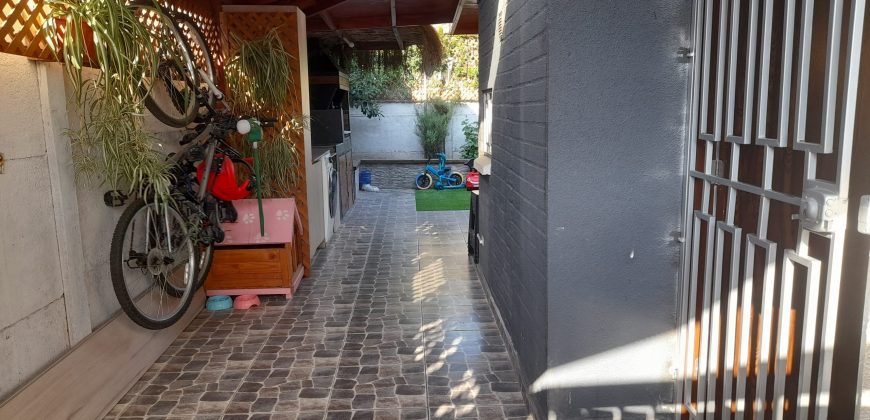 Bella casa en Condominio Las Pataguas Larapinta