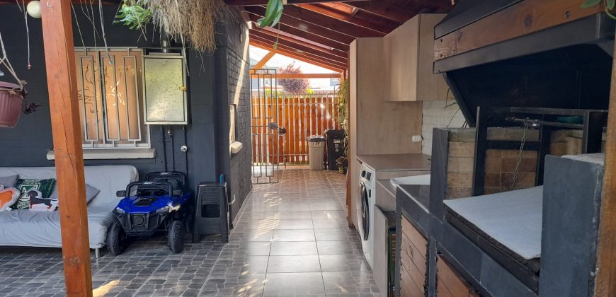 Bella casa en Condominio Las Pataguas Larapinta