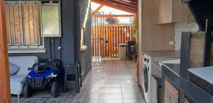 Bella casa en Condominio Las Pataguas Larapinta