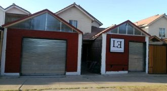 Venta propiedad con Locales Comerciales Avda Los Halcones Larapinta