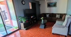 Bella casa en Calle Chagual Larapinta Lampa