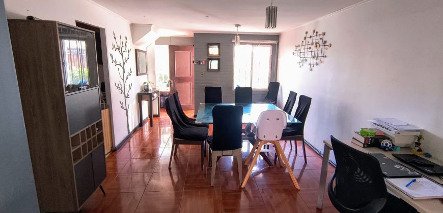 Bella casa en Calle Chagual Larapinta Lampa