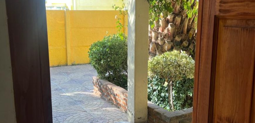 Bella Casa Aislada en Pasaje Los Espinos Larapinta