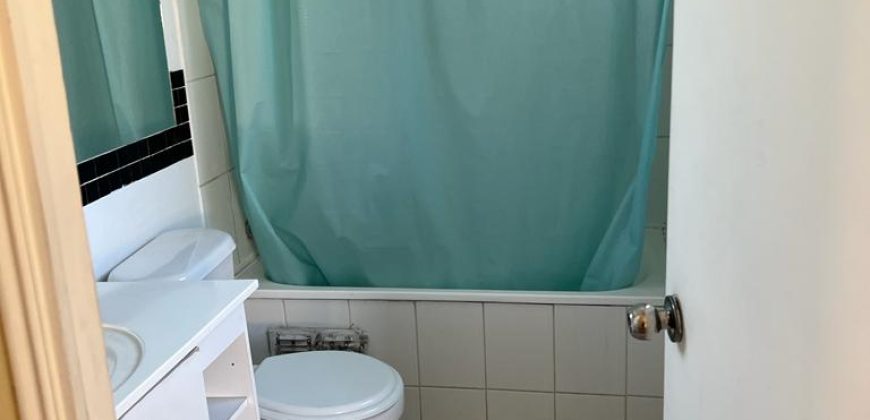 Bella Casa Aislada en Pasaje Los Espinos Larapinta