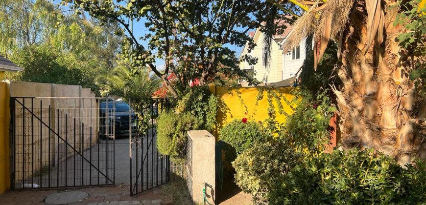 Bella Casa Aislada en Pasaje Los Espinos Larapinta