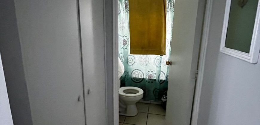 Bella Casa Comercial en Pasaje El Clavel Poniente Larapinta 1ra etapa