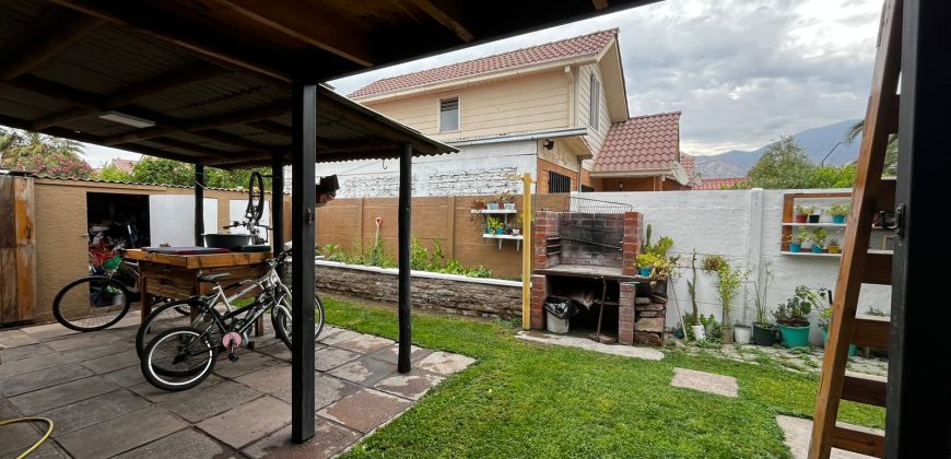 Bella Casa Comercial en Pasaje El Clavel Poniente Larapinta 1ra etapa