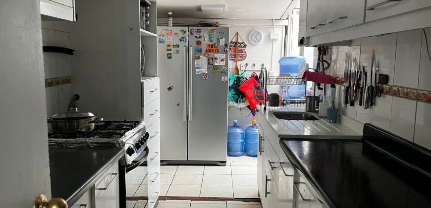 Bella Casa Comercial en Pasaje El Clavel Poniente Larapinta 1ra etapa