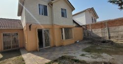 Venta propiedad con Locales Comerciales Avda Los Halcones Larapinta