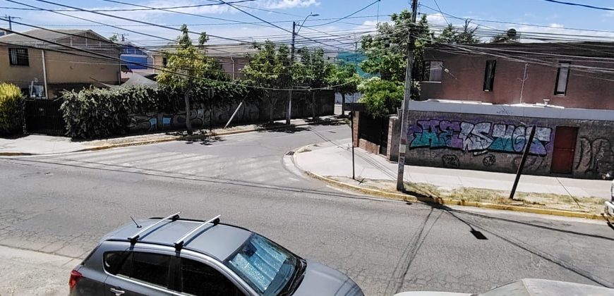 Acogedora propiedad ubicada en el sector Los Carpatos, Quilicura