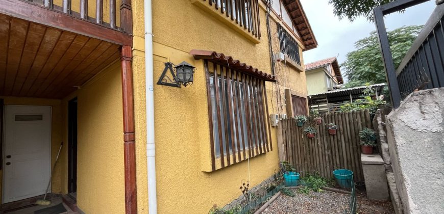 Bella Casa en Pasaje Los Espinos Lampa