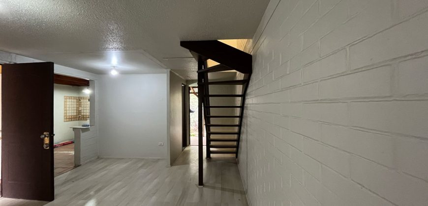 Bella Casa en Pasaje Los Espinos Lampa