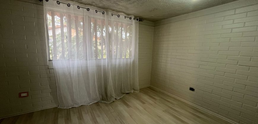Bella Casa en Pasaje Los Espinos Lampa