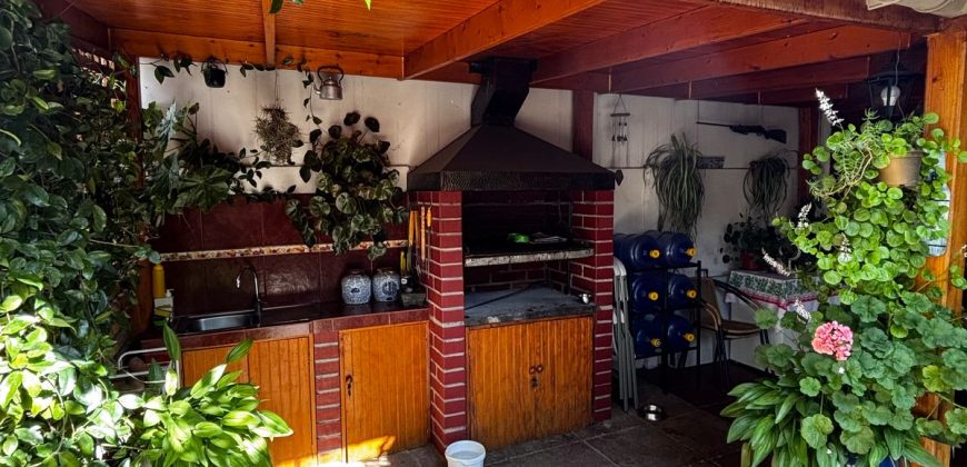 Bella casa en Pasaje Micro Barrio Cerro El Paraguas Larapinta