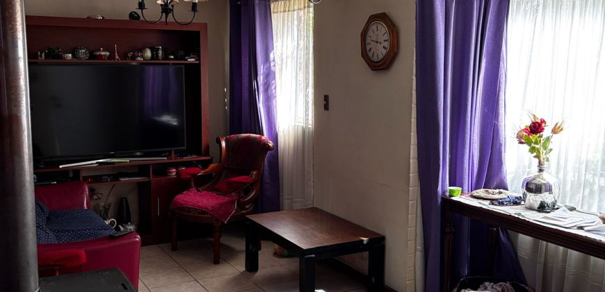 Bella casa en Pasaje Micro Barrio Cerro El Paraguas Larapinta