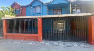 Casa amplia en Calle Directora María Mella Lampa