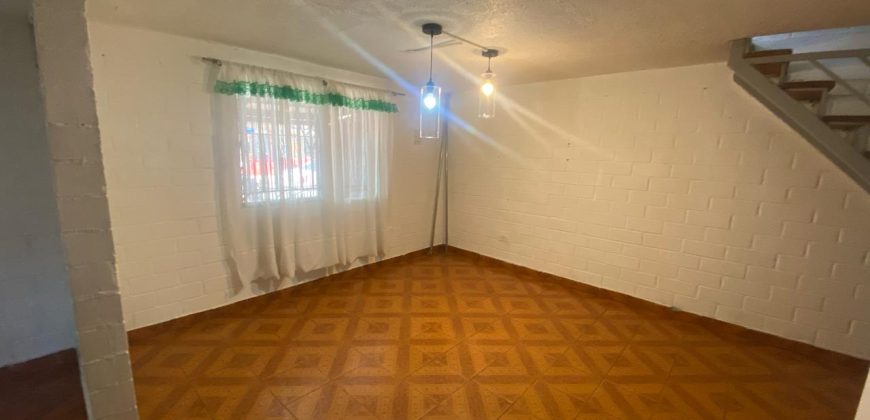 Casa amplia en Calle Directora María Mella Lampa
