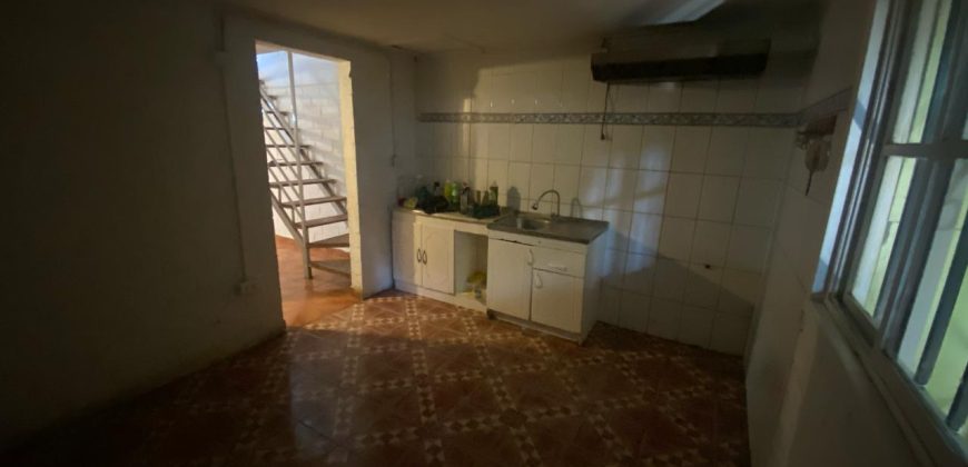 Casa amplia en Calle Directora María Mella Lampa