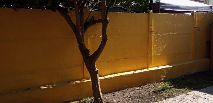 Bella casa 1 piso Pasaje Las Maravillas 2da etapa, Larapinta. Valor $ 450.000