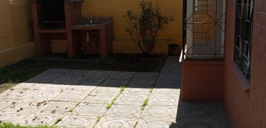 Bella casa 1 piso Pasaje Las Maravillas 2da etapa, Larapinta. Valor $ 450.000