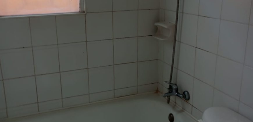 Bella casa 1 piso Pasaje Las Maravillas 2da etapa, Larapinta. Valor $ 450.000