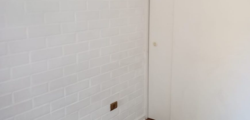 Bella casa 1 piso Pasaje Las Maravillas 2da etapa, Larapinta. Valor $ 450.000