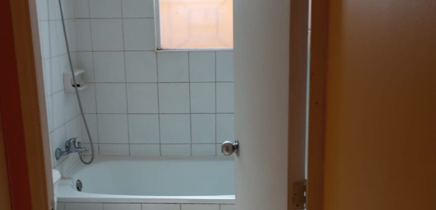Bella casa 1 piso Pasaje Las Maravillas 2da etapa, Larapinta. Valor $ 450.000