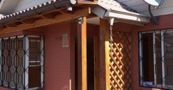 Bella casa 1 piso Pasaje Las Maravillas 2da etapa, Larapinta. Valor $ 450.000