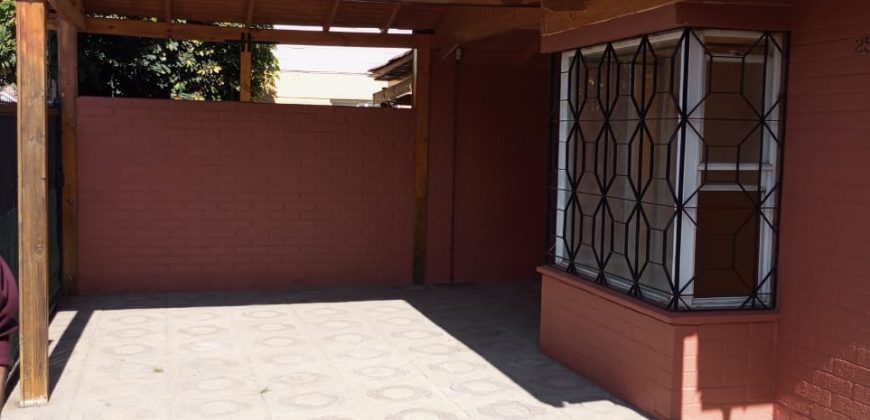 Bella casa 1 piso Pasaje Las Maravillas 2da etapa, Larapinta. Valor $ 450.000